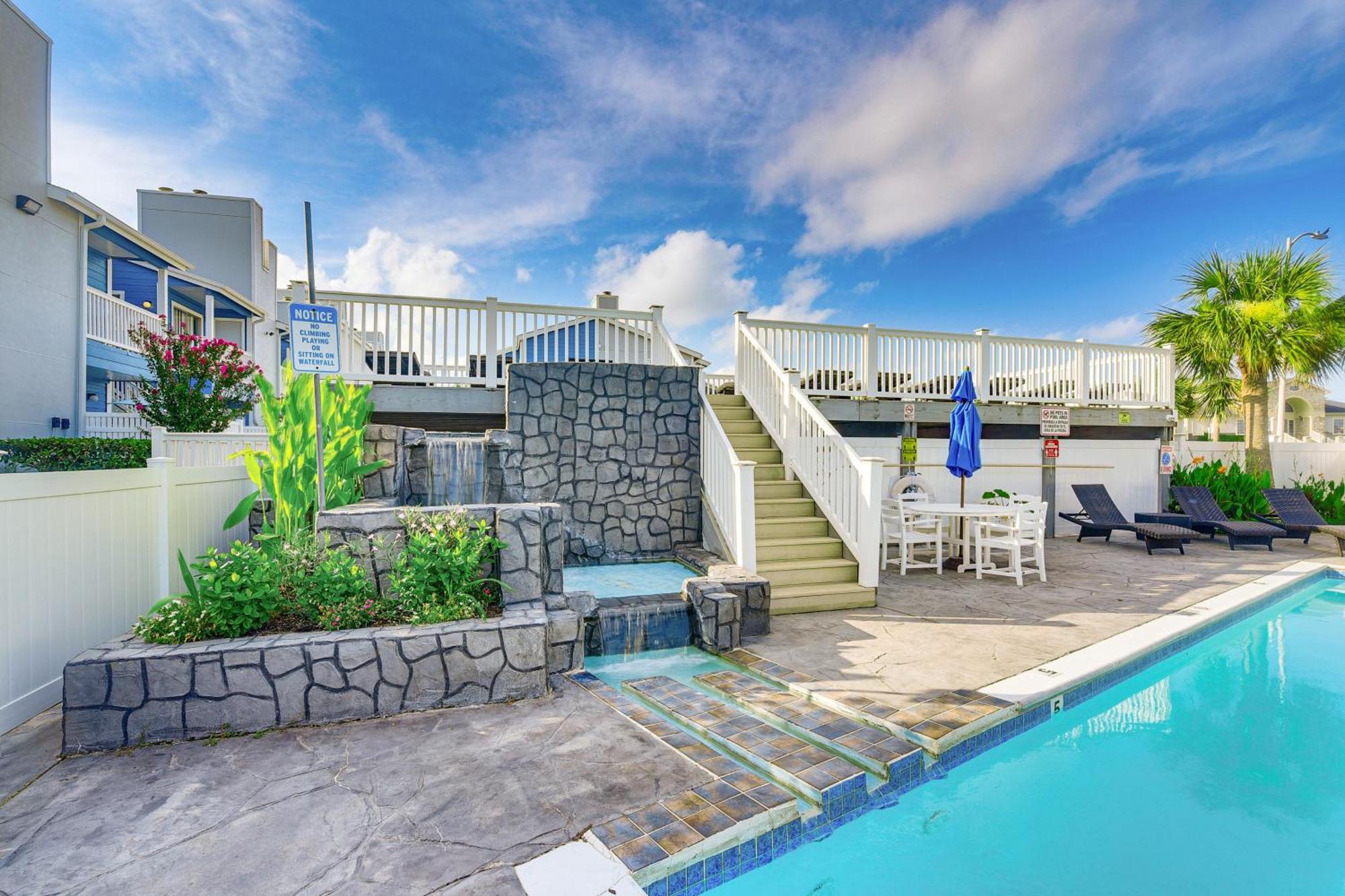 Romantic Retreat Bay View, Pool Access!