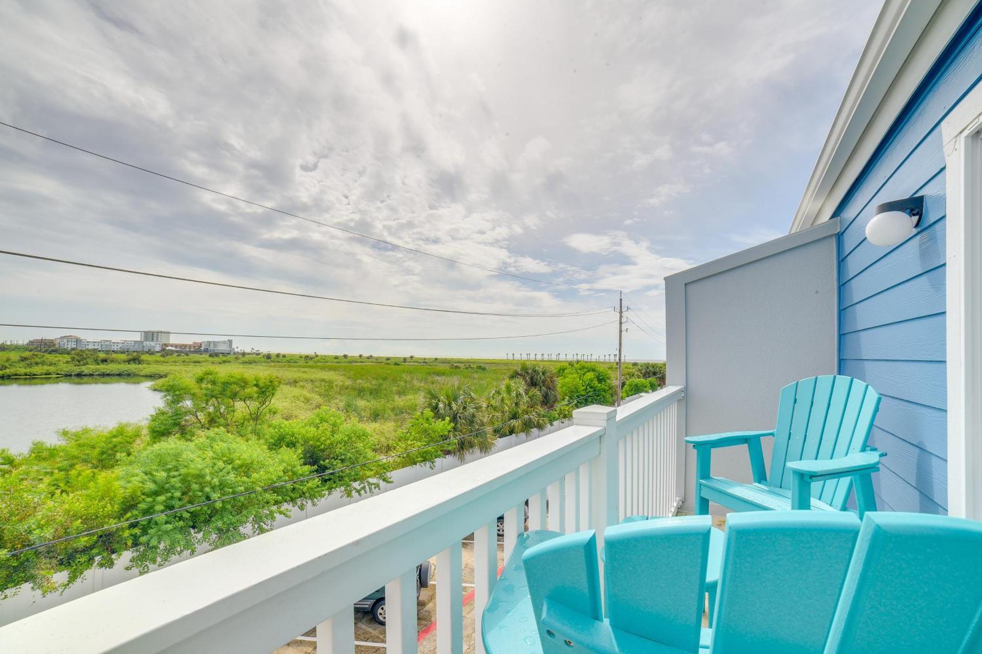 Apartment Romantic Retreat Bay View, Pool Access!