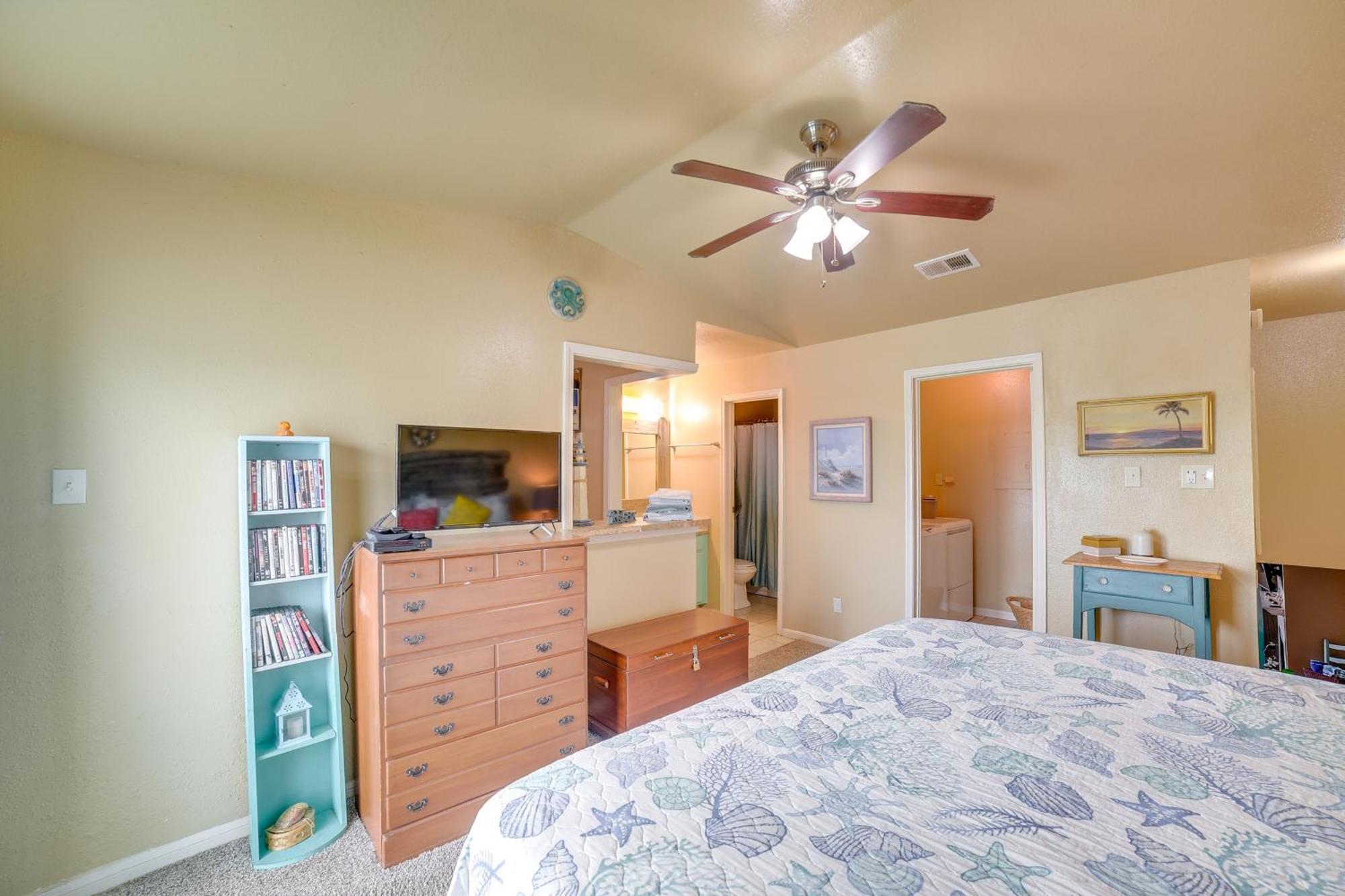 Romantic Retreat Bay View, Pool Access! Apartment *