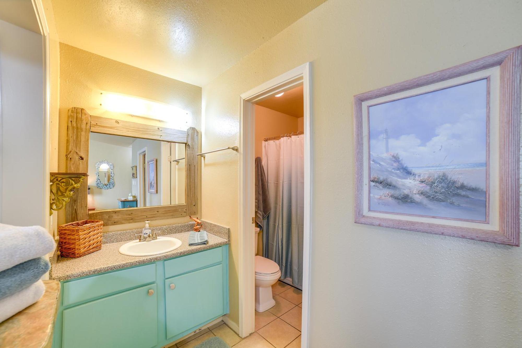 Romantic Retreat Bay View, Pool Access!