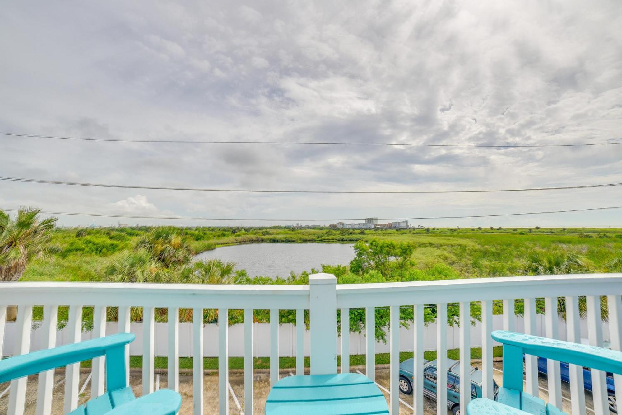 Apartment Romantic Retreat Bay View, Pool Access! *