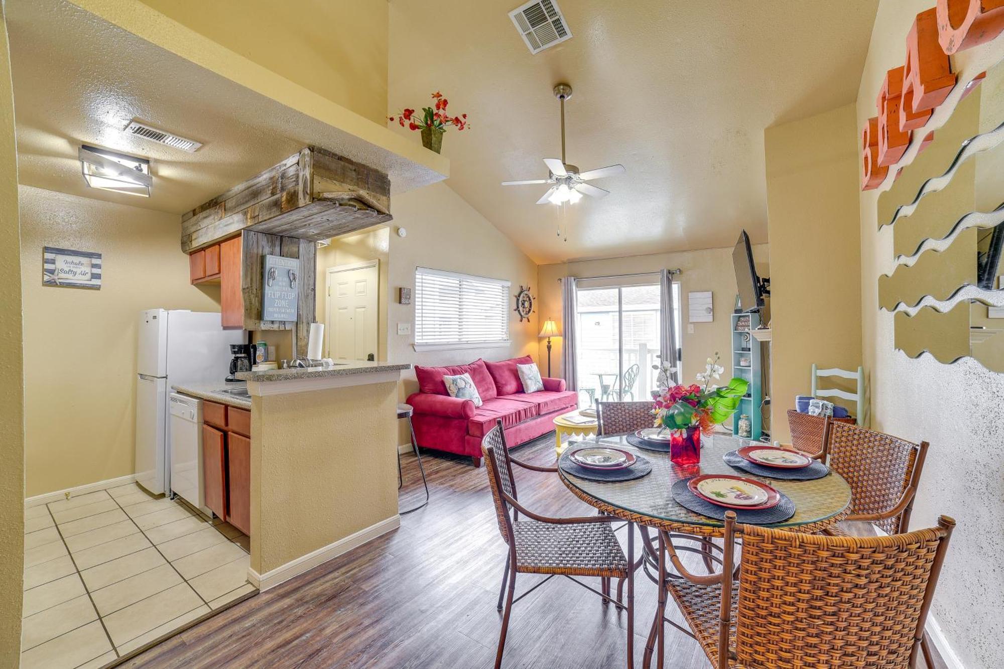 Romantic Retreat Bay View, Pool Access! *