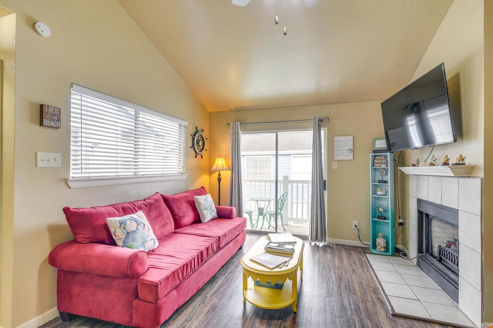 Romantic Retreat Bay View, Pool Access!