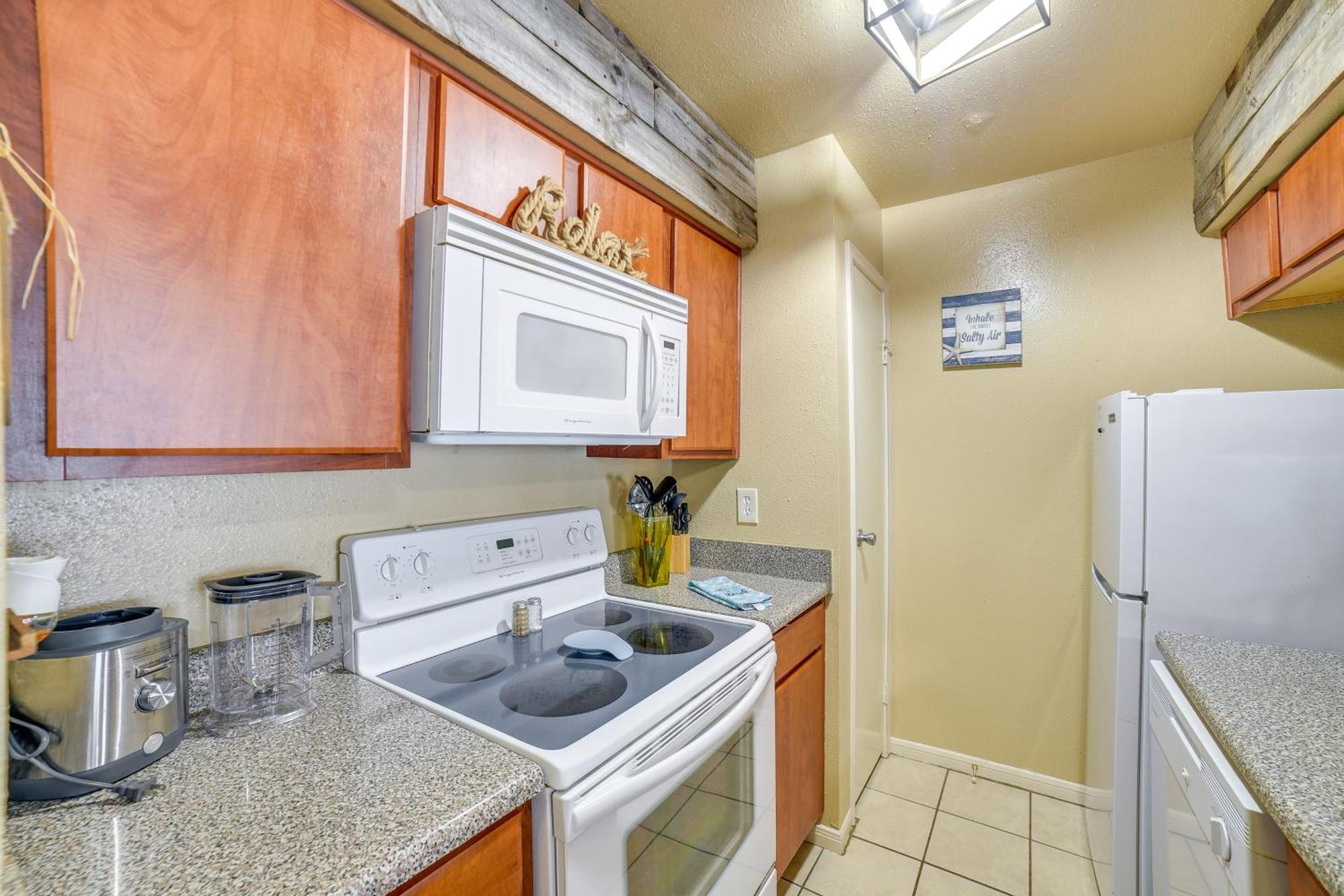 Romantic Retreat Bay View, Pool Access! Apartment *