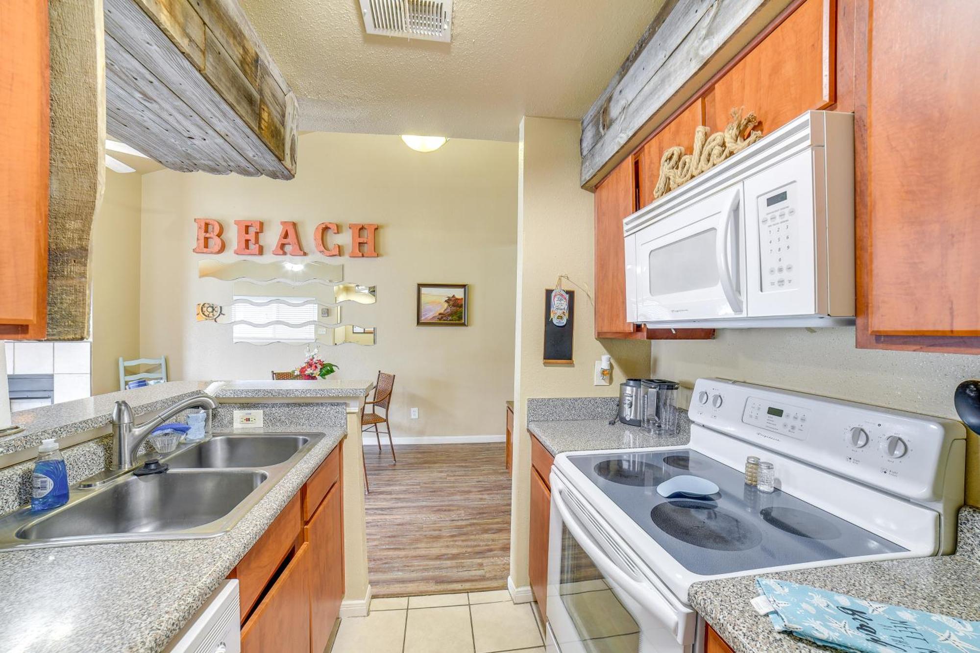 Apartment Romantic Retreat Bay View, Pool Access! Galveston
