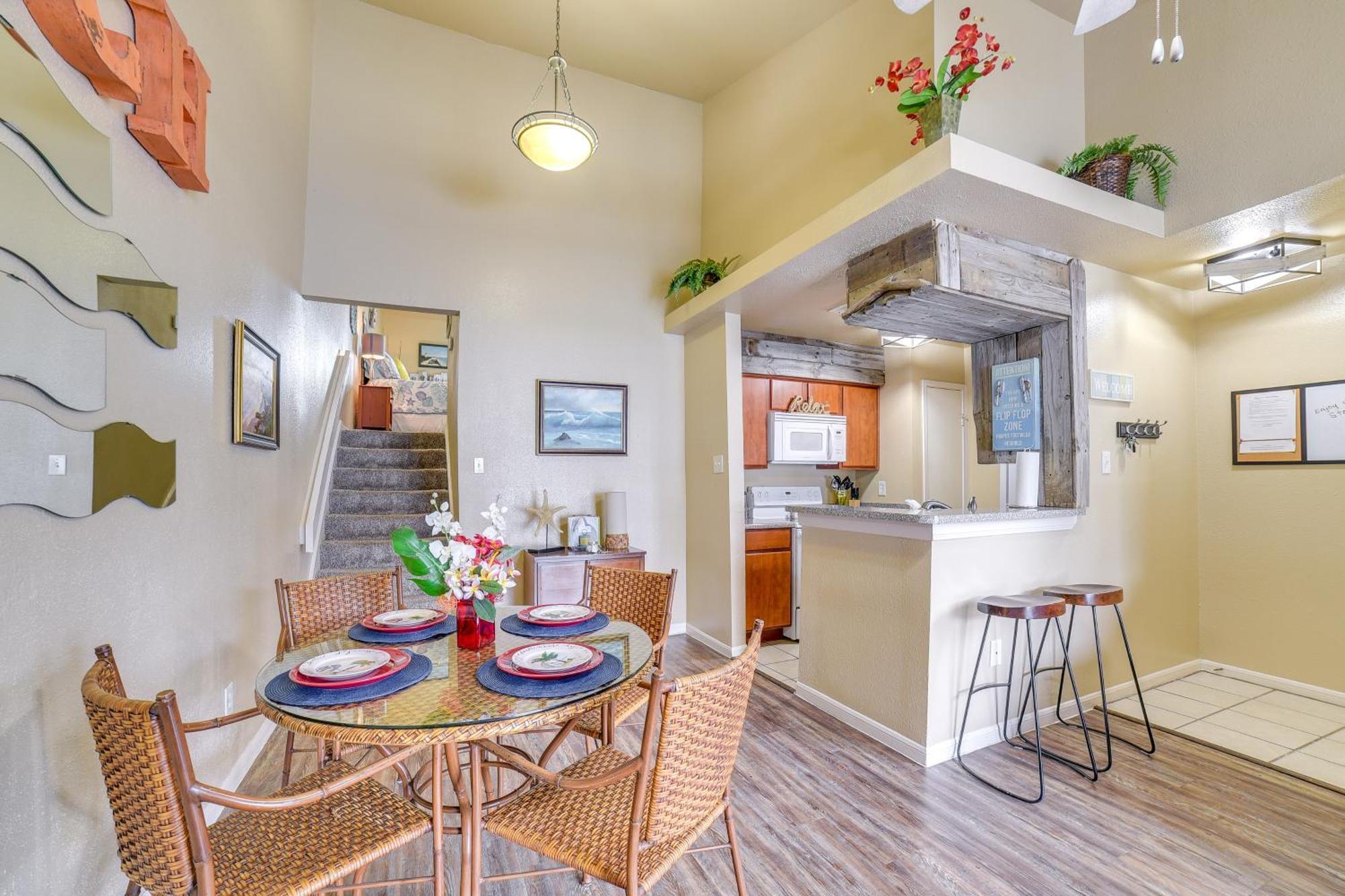 Romantic Retreat Bay View, Pool Access! Apartment