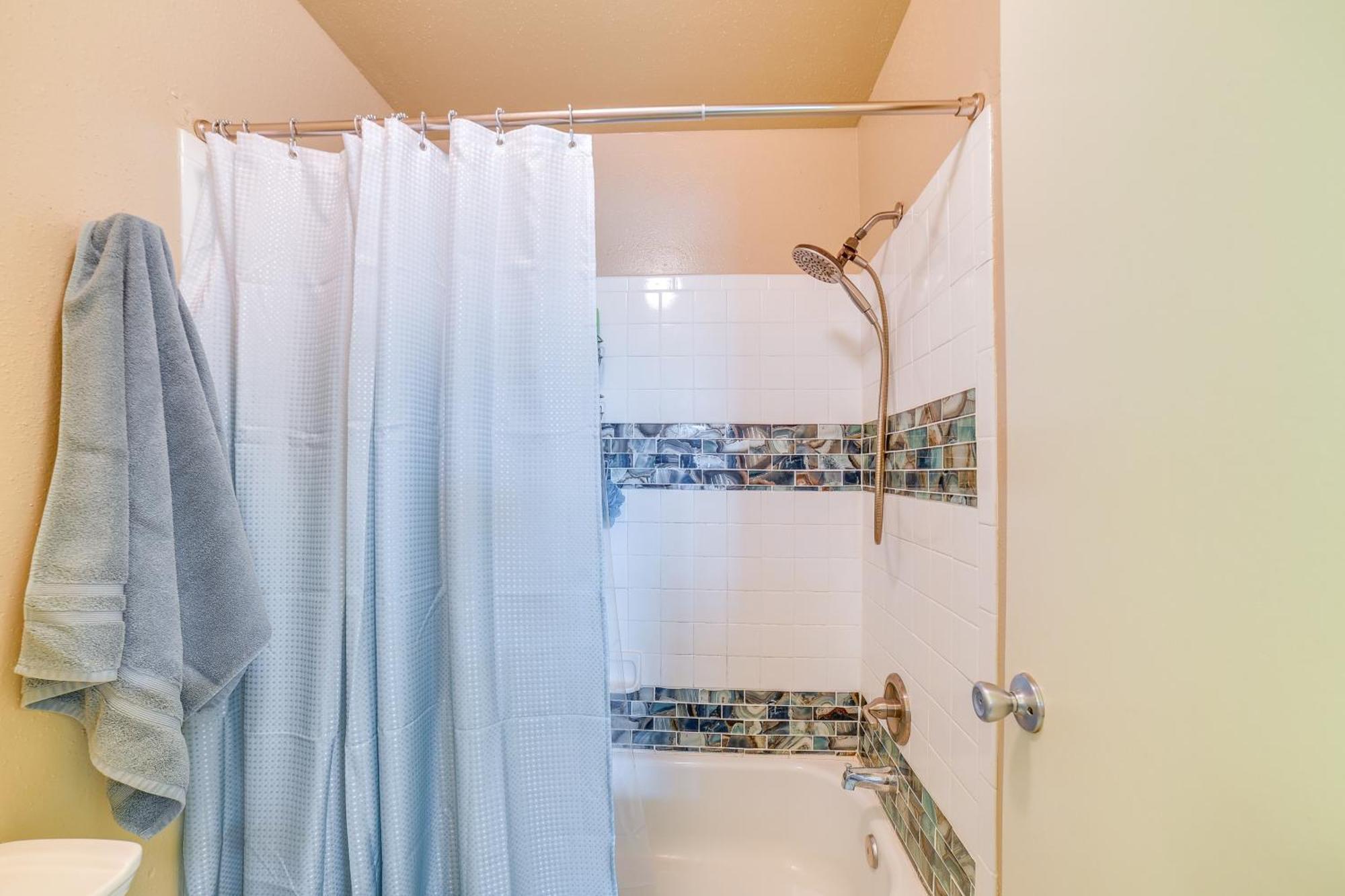 Apartment Romantic Retreat Bay View, Pool Access! *