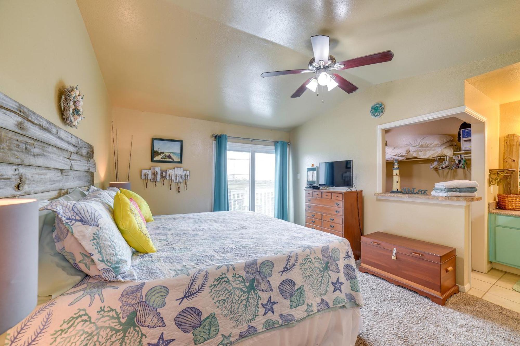 Romantic Retreat Bay View, Pool Access! Apartment